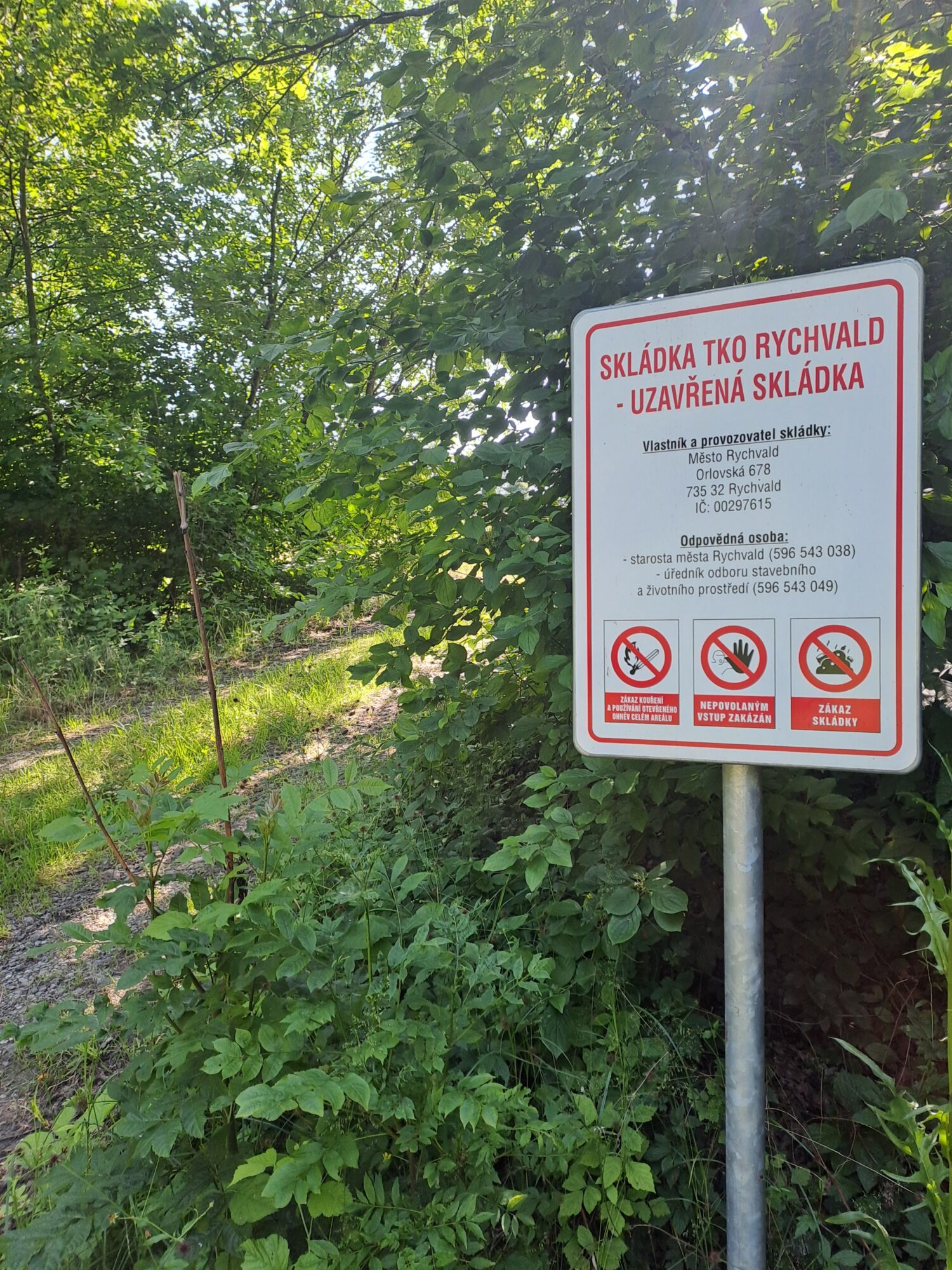 obrázek - cedule uzavřená skládka TKO